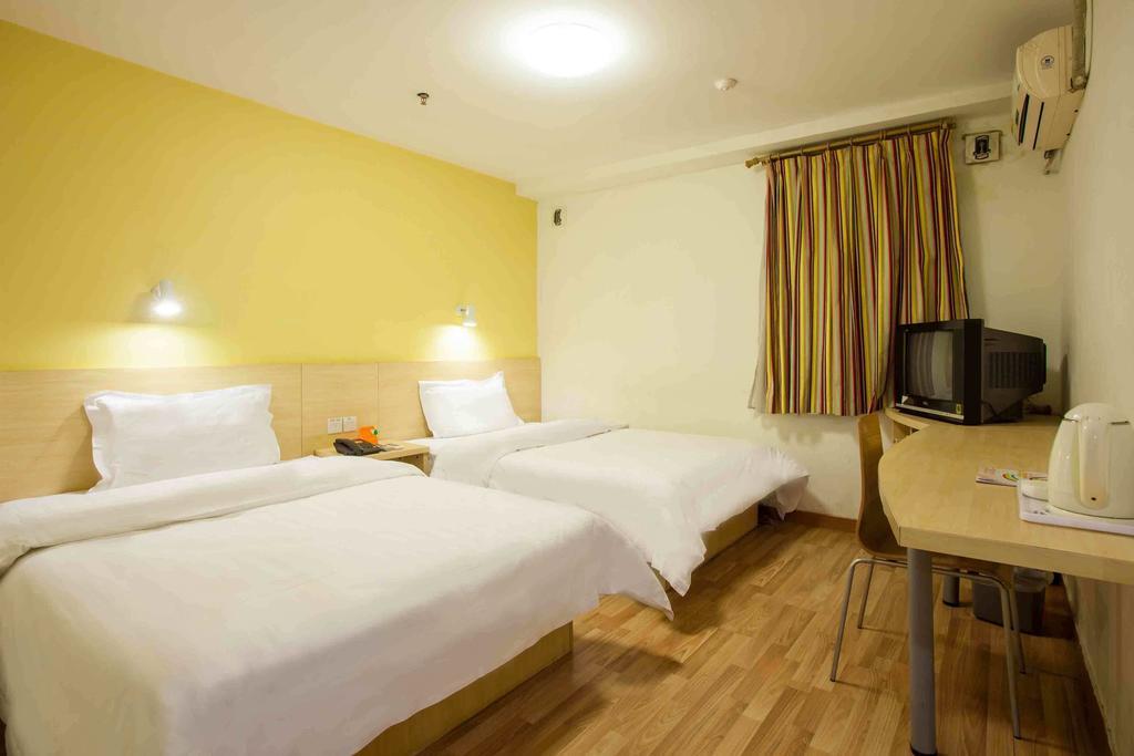 7 Days Inn Meizhou Jiangnan Kedu Commercial Plaza Quarto foto